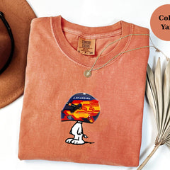 Carlos Sainz Racing Helmet Snoopy Shirt, Funny F1 Fan Crewneck, Cartoon Racer Top, Motorsport Gift, Comfort Colors Unisex Shirt